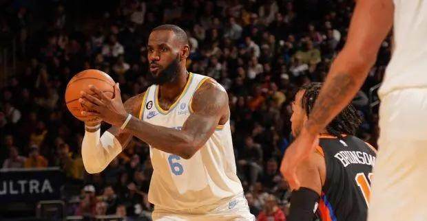 竞技宝下载-拒绝里程悲！詹姆斯再取三双助湖人攻陷麦迪逊花园